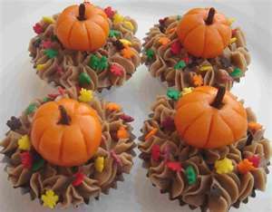 Harvest pumpkin cupcakes 3D. Técnica mixta whipped cream y fondant suizo
