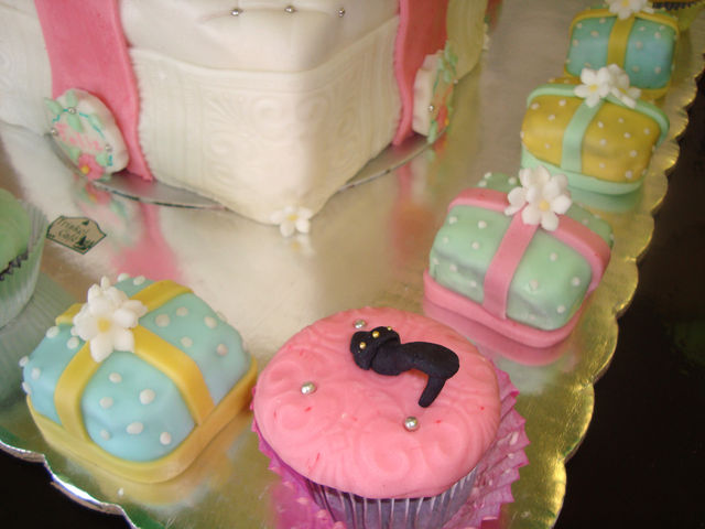 Vista detalles cupcakes Pastel Celebración.
Técnica Fondant suizo