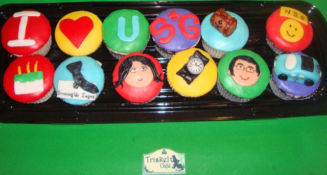 MENSAJE EN CUPCAKES.  TÉCNICA FONDANT SUIZO